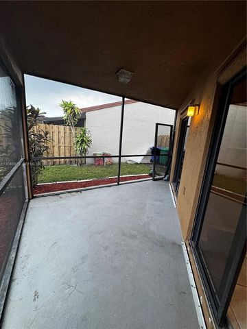 951 SW 109th Ave, Pembroke Pines, FL 33025