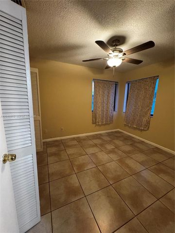 951 SW 109th Ave, Pembroke Pines, FL 33025