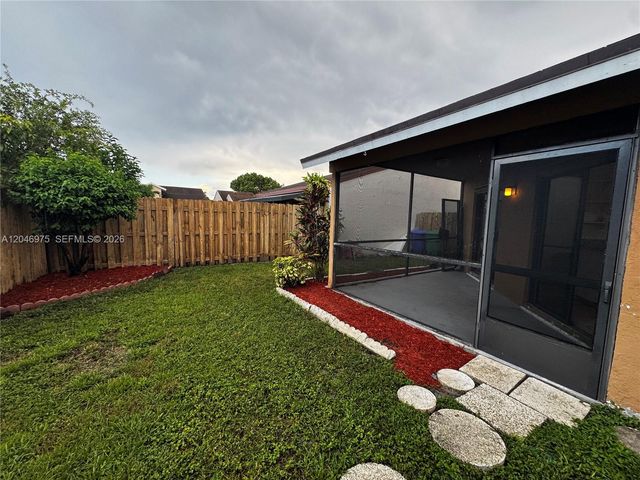 951 SW 109th Ave, Pembroke Pines, FL 33025