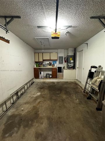 951 SW 109th Ave, Pembroke Pines, FL 33025