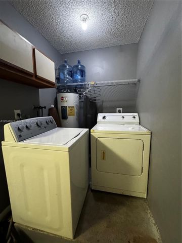 951 SW 109th Ave, Pembroke Pines, FL 33025