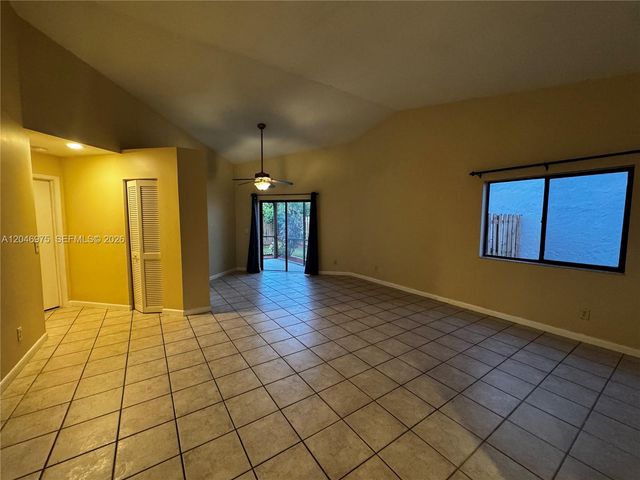 951 SW 109th Ave, Pembroke Pines, FL 33025