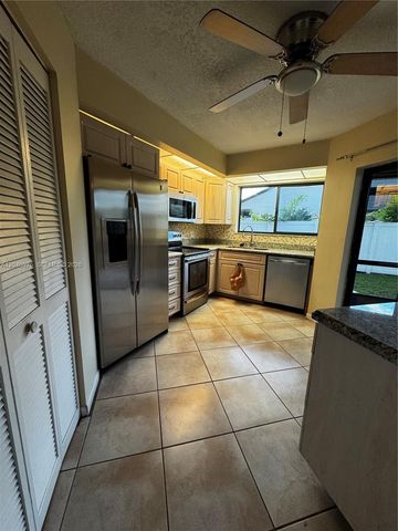 951 SW 109th Ave, Pembroke Pines, FL 33025