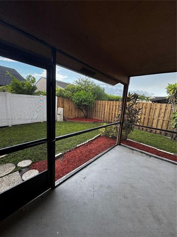 951 SW 109th Ave, Pembroke Pines, FL 33025