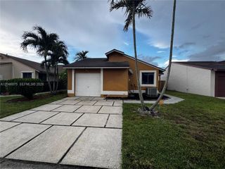 951 SW 109th Ave, Pembroke Pines, FL 33025