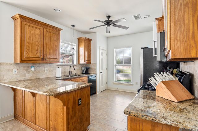 2034 Pointe South Dr, Zachary, LA 70791