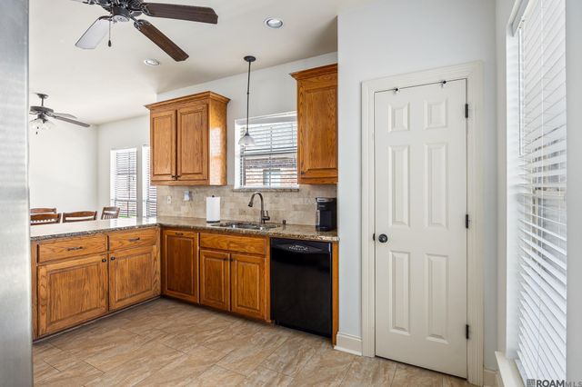 2034 Pointe South Dr, Zachary, LA 70791