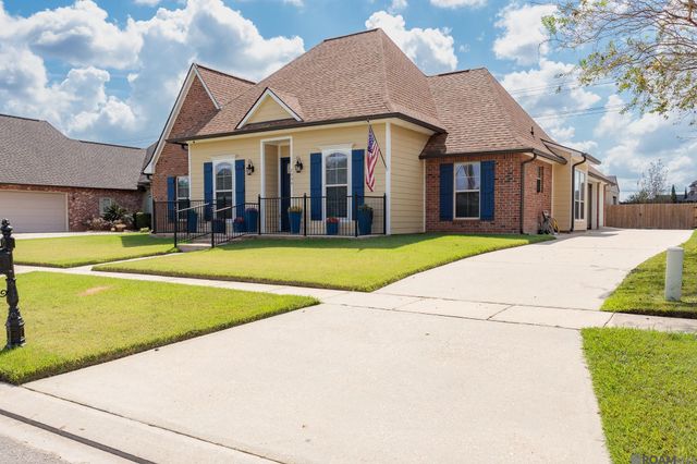 2034 Pointe South Dr, Zachary, LA 70791