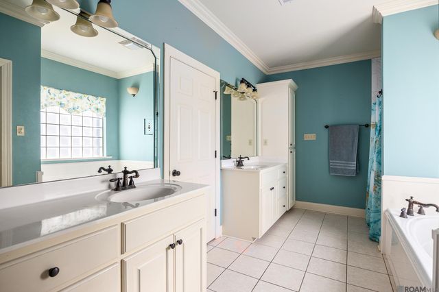 2034 Pointe South Dr, Zachary, LA 70791