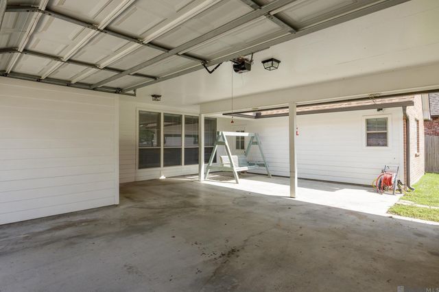2034 Pointe South Dr, Zachary, LA 70791