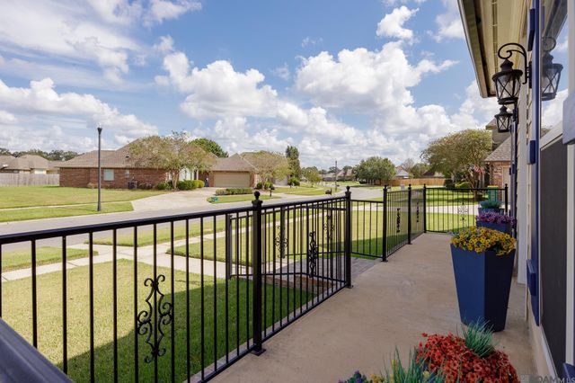 2034 Pointe South Dr, Zachary, LA 70791
