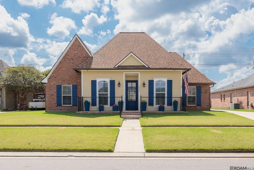 2034 Pointe South Dr, Zachary, LA 70791