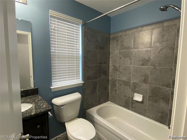 3220 Johanna Ware, Wixom, MI 48393