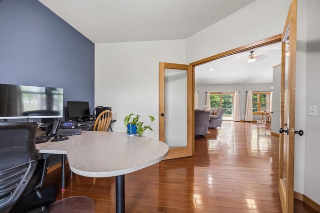 401 Highland Road, Cambridge, WI 53523