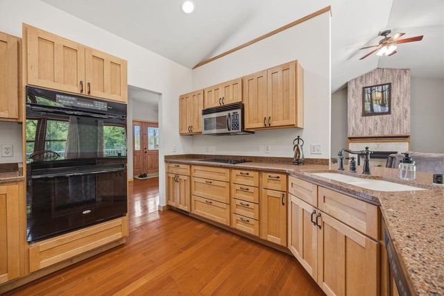 401 Highland Road, Cambridge, WI 53523