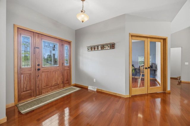 401 Highland Road, Cambridge, WI 53523