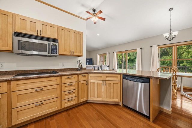 401 Highland Road, Cambridge, WI 53523