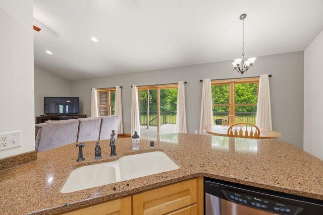 401 Highland Road, Cambridge, WI 53523