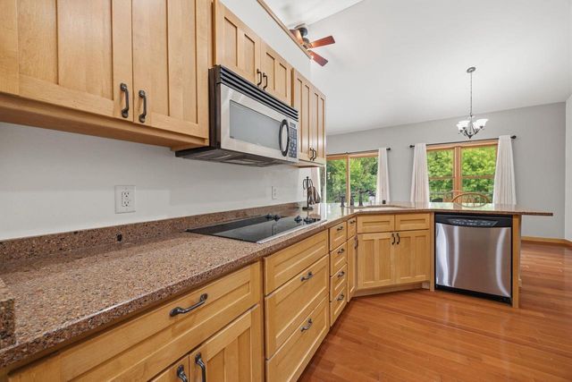 401 Highland Road, Cambridge, WI 53523
