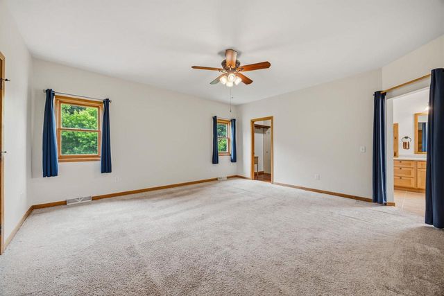 401 Highland Road, Cambridge, WI 53523