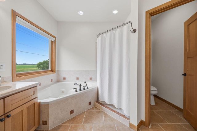 401 Highland Road, Cambridge, WI 53523