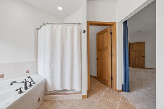 401 Highland Road, Cambridge, WI 53523