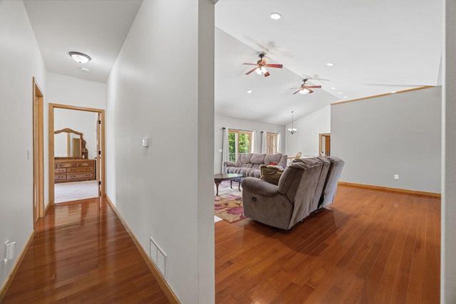 401 Highland Road, Cambridge, WI 53523