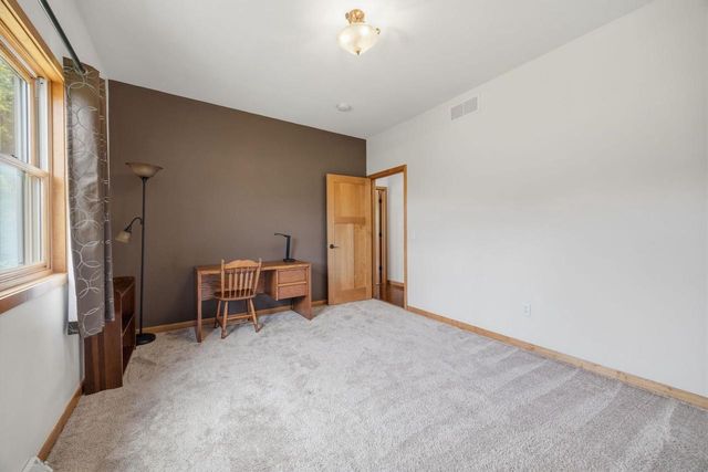401 Highland Road, Cambridge, WI 53523
