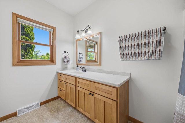 401 Highland Road, Cambridge, WI 53523