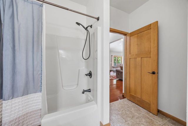401 Highland Road, Cambridge, WI 53523