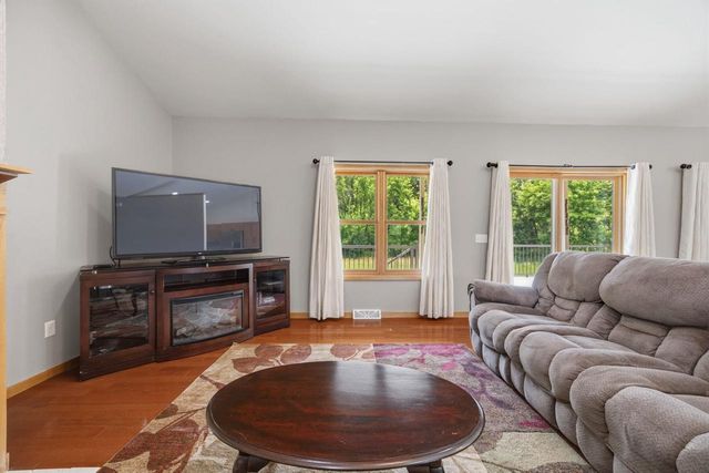 401 Highland Road, Cambridge, WI 53523