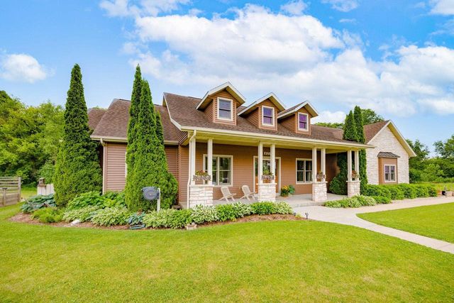 401 Highland Road, Cambridge, WI 53523