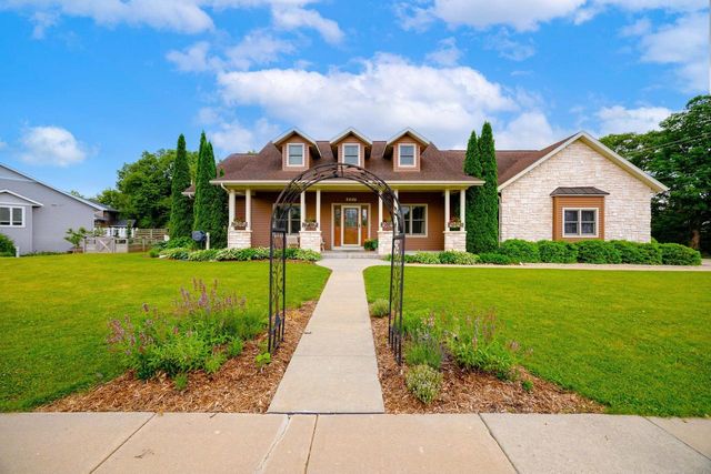 401 Highland Road, Cambridge, WI 53523