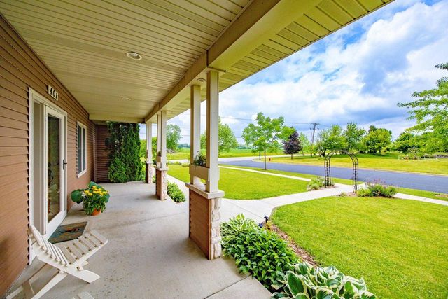 401 Highland Road, Cambridge, WI 53523