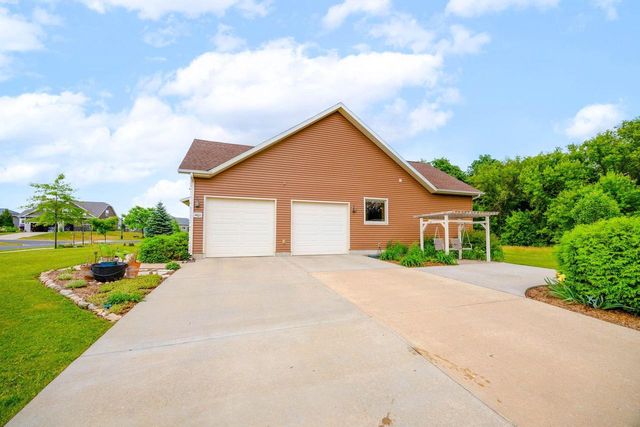 401 Highland Road, Cambridge, WI 53523
