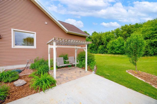 401 Highland Road, Cambridge, WI 53523