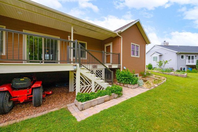 401 Highland Road, Cambridge, WI 53523