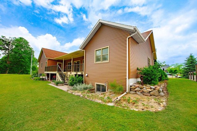 401 Highland Road, Cambridge, WI 53523