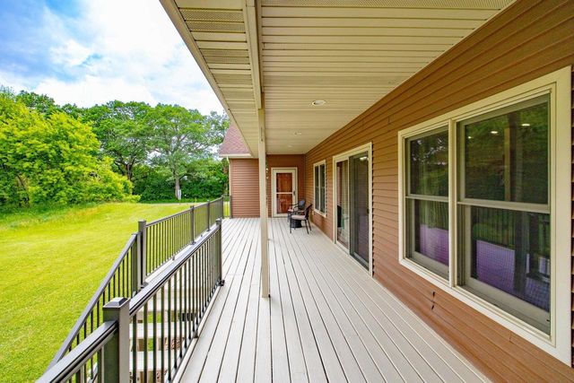 401 Highland Road, Cambridge, WI 53523