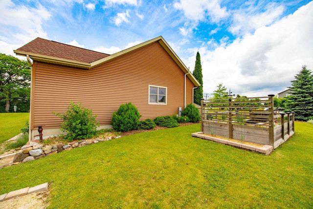 401 Highland Road, Cambridge, WI 53523