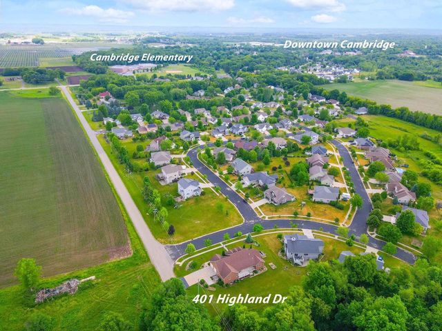 401 Highland Road, Cambridge, WI 53523