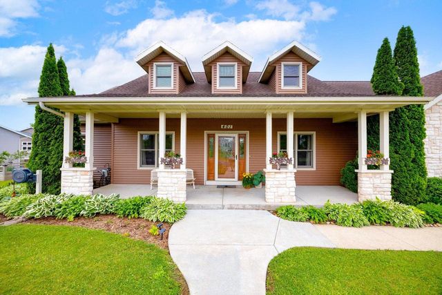 401 Highland Road, Cambridge, WI 53523
