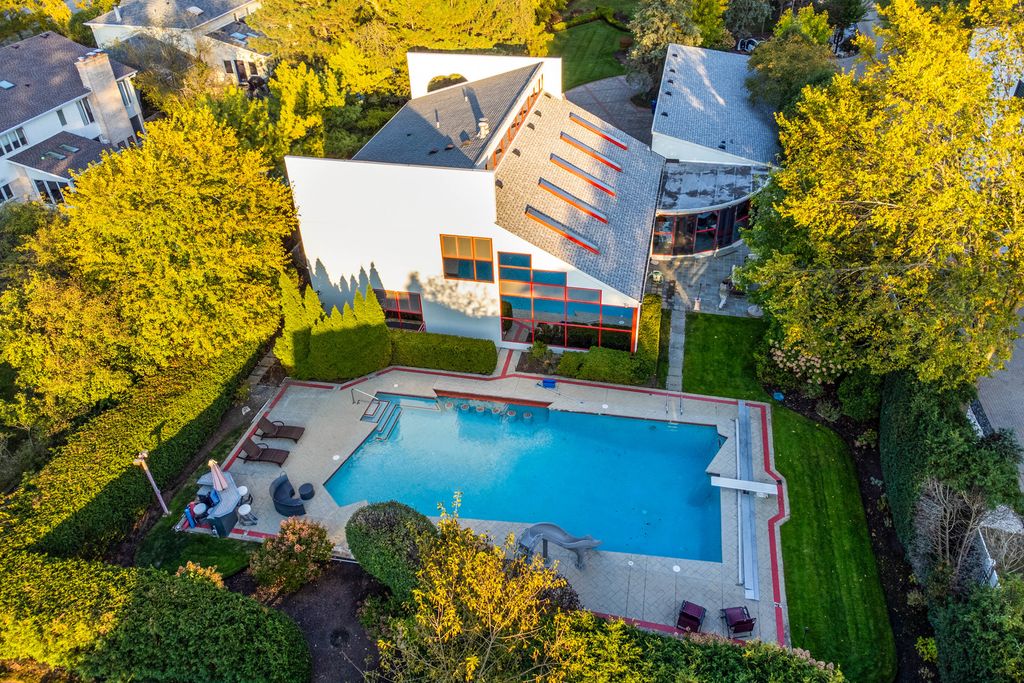 2100 Pfingsten Road, Northbrook, IL 60062