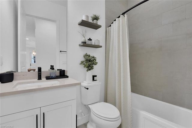 7242 Saona CT, Naples, FL 34113