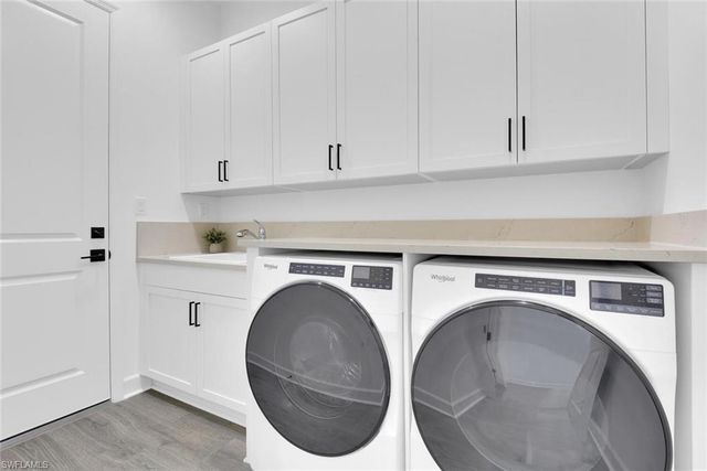 7242 Saona CT, Naples, FL 34113