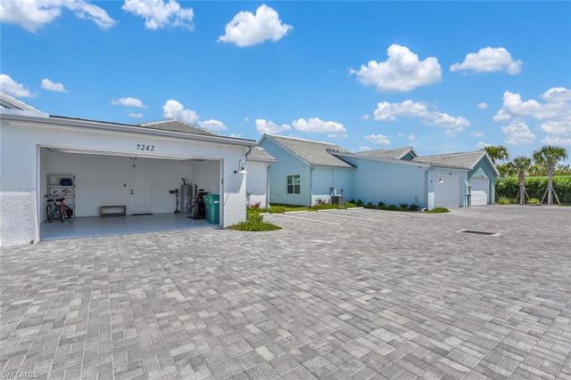 7242 Saona CT, Naples, FL 34113