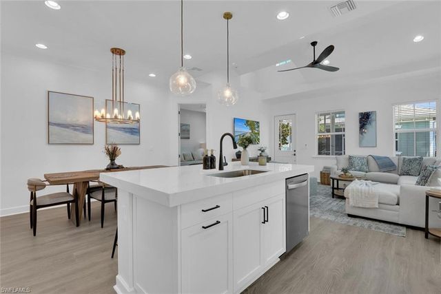 7242 Saona CT, Naples, FL 34113