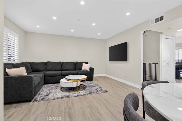 10894 Olinda 123, Sun Valley, CA 91352