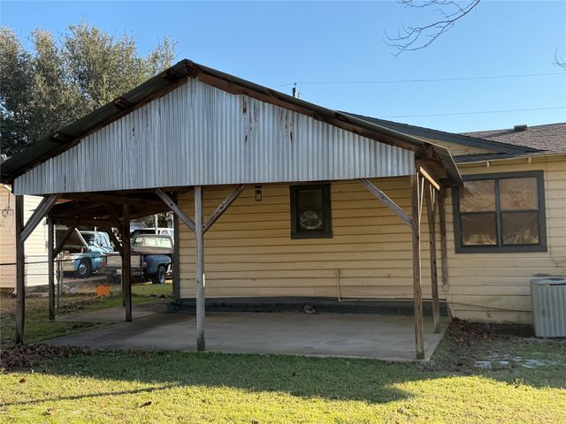 234 Texas Street, Wills Point, TX 75169