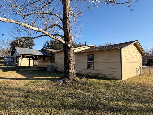 234 Texas Street, Wills Point, TX 75169